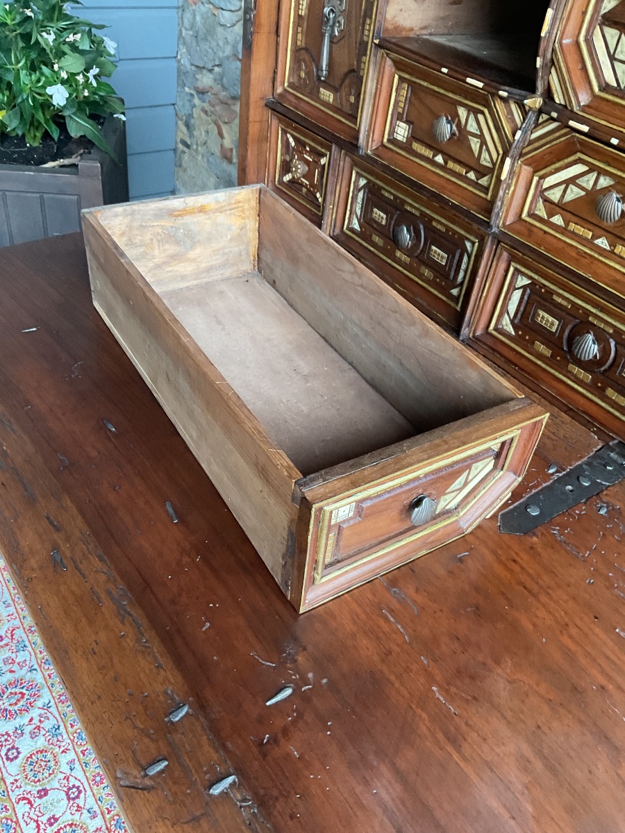 Bargueno Or Vargueno. 17th-century Spanish Writing Desk Made Of Walnut -photo-5