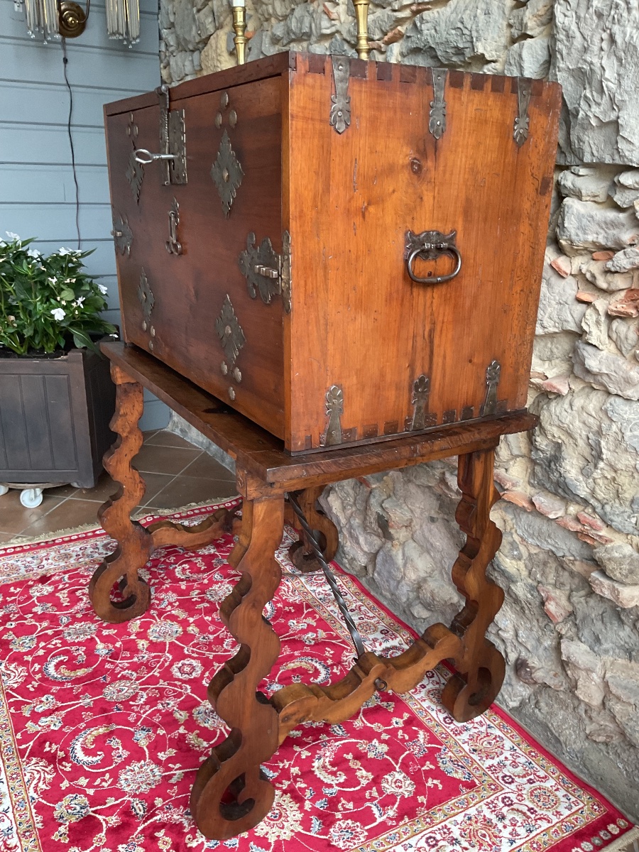 Bargueno Or Vargueno. 17th-century Spanish Writing Desk Made Of Walnut -photo-6