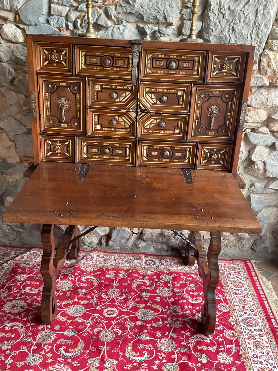 Bargueno Or Vargueno. 17th-century Spanish Writing Desk Made Of Walnut 