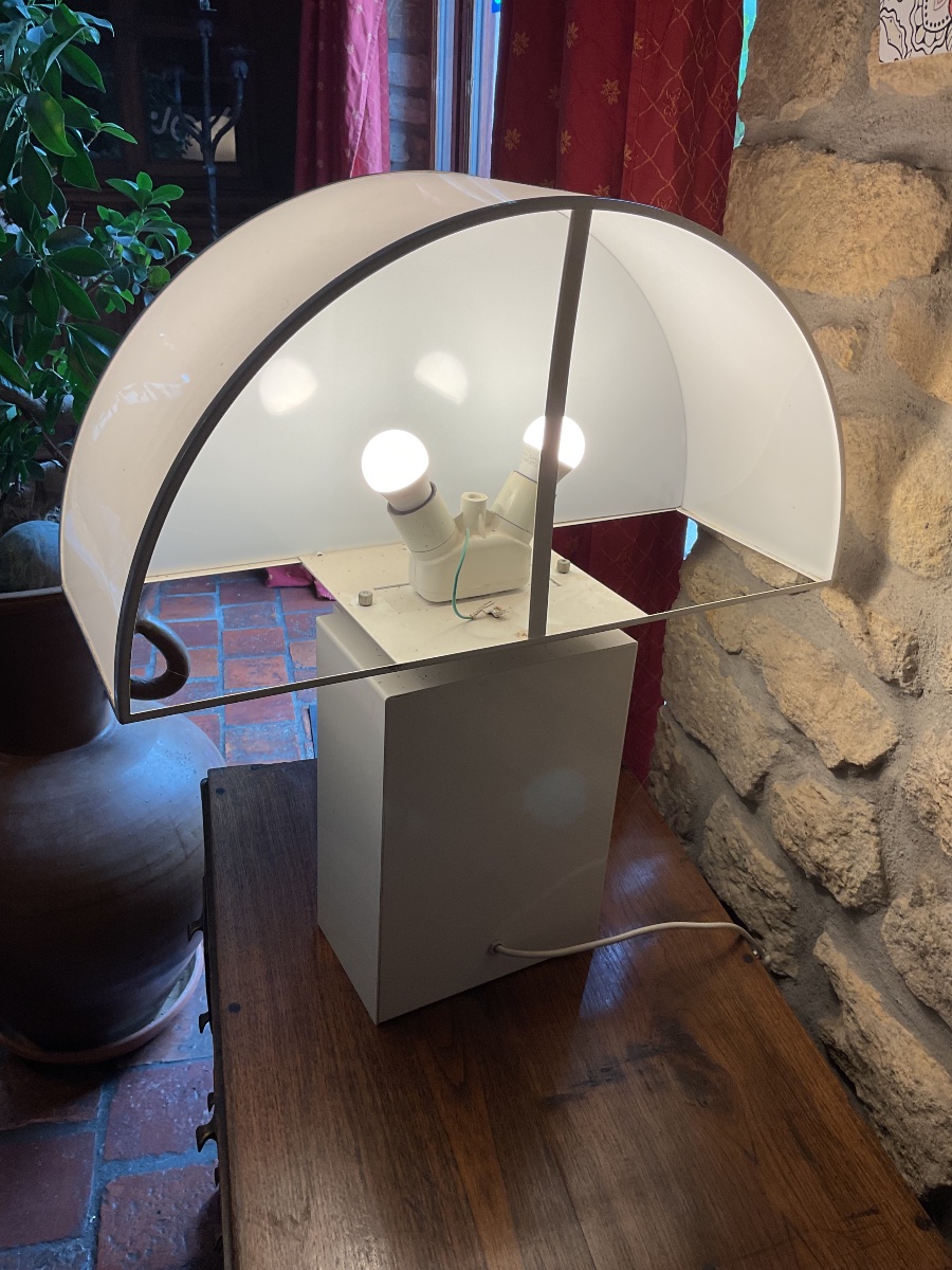 Lampe Olympe du designer Harvey Guzzini . Grand modèle dés années 1970 .-photo-3