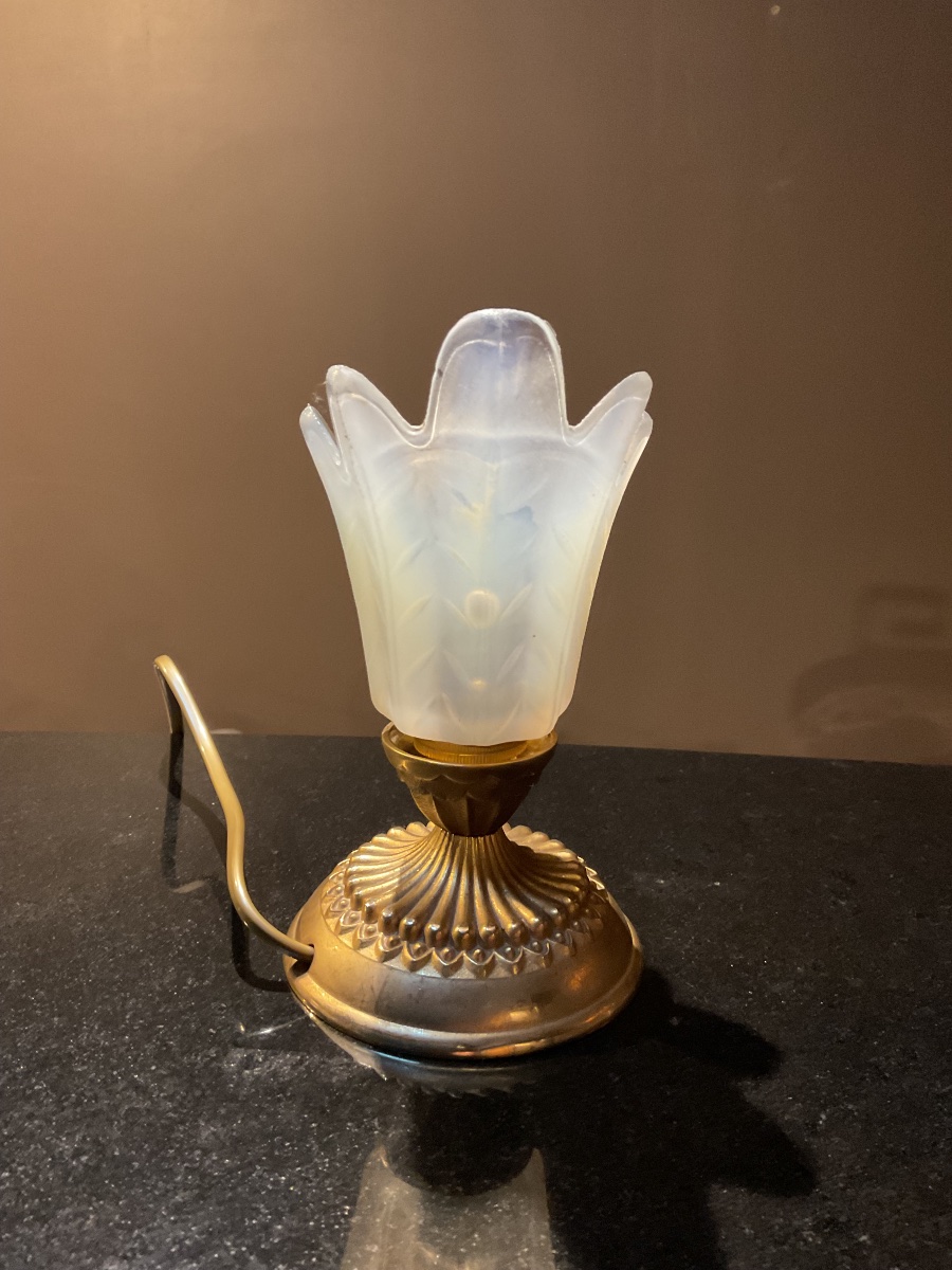 Petite veilleuse d’enfant , verre opalescent dés années 1920-photo-4