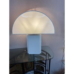 Lampe Olympe du designer Harvey Guzzini . Grand modèle dés années 1970 .