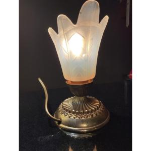 Petite veilleuse d’enfant , verre opalescent dés années 1920