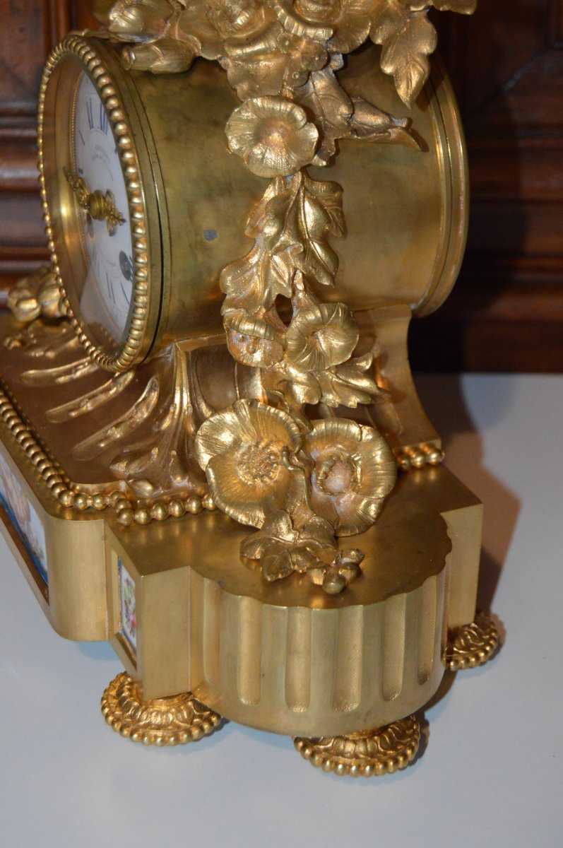Pendule en bronze doré et vases en porcelaine de Sèvres-photo-5