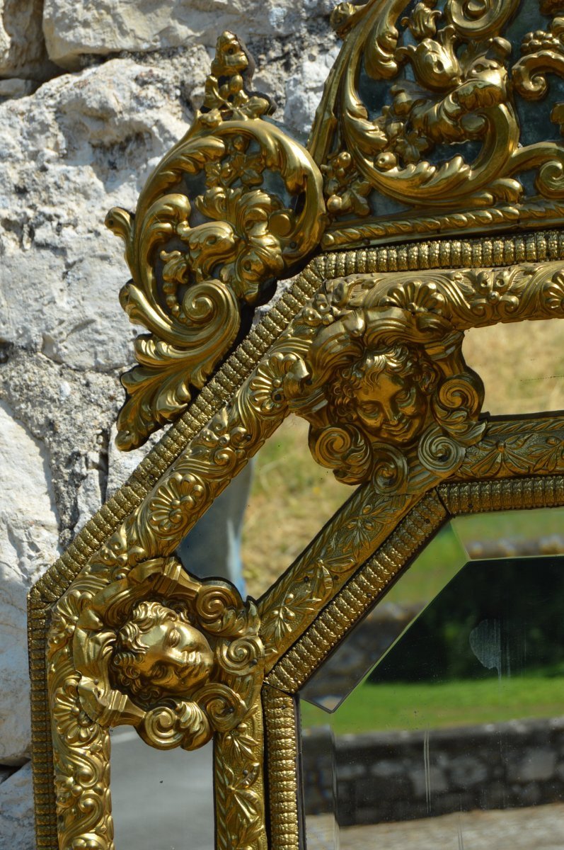 Large Louis XIV Style Mirror In Repoussé Brass-photo-5