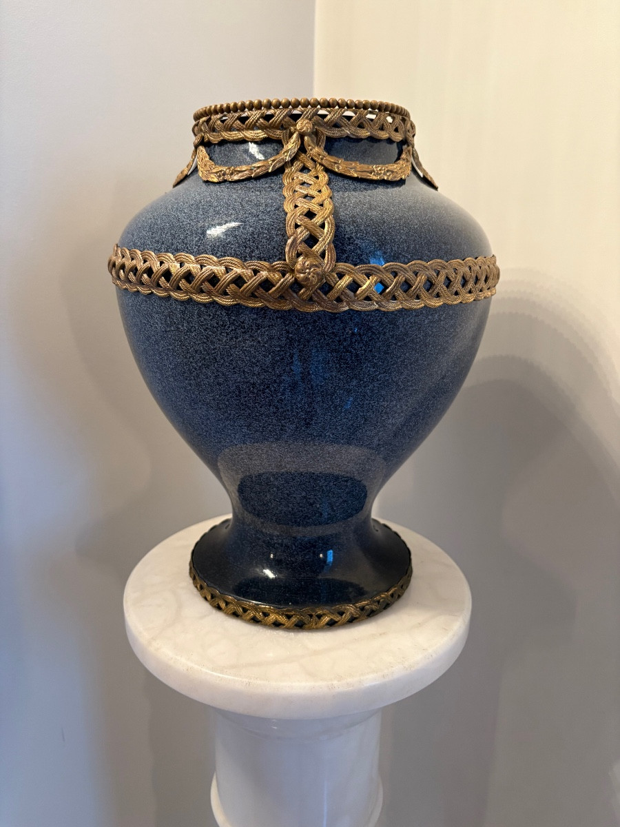 Vase en faïence bleu monture bronze  doré style Louis XVI 