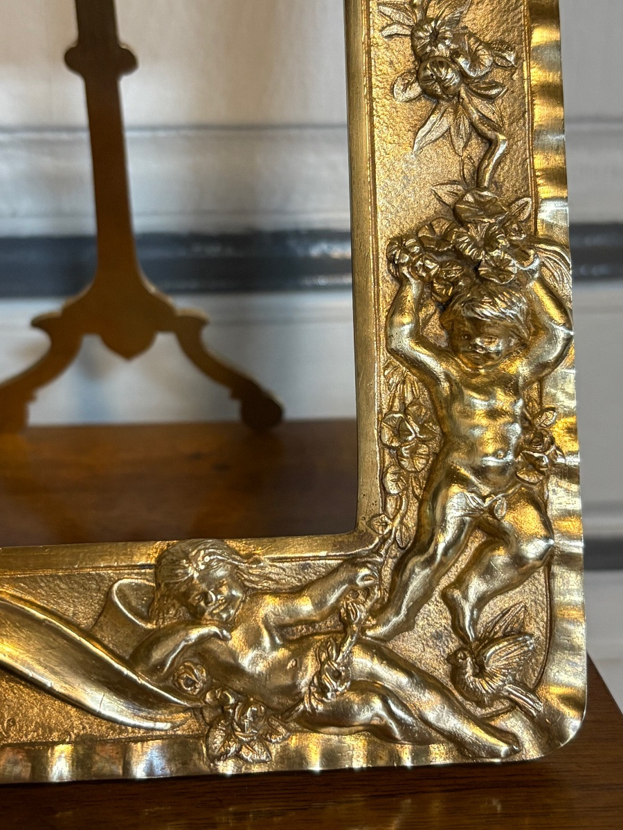Paire de cadres en bronze doré à décor de chérubins -photo-3