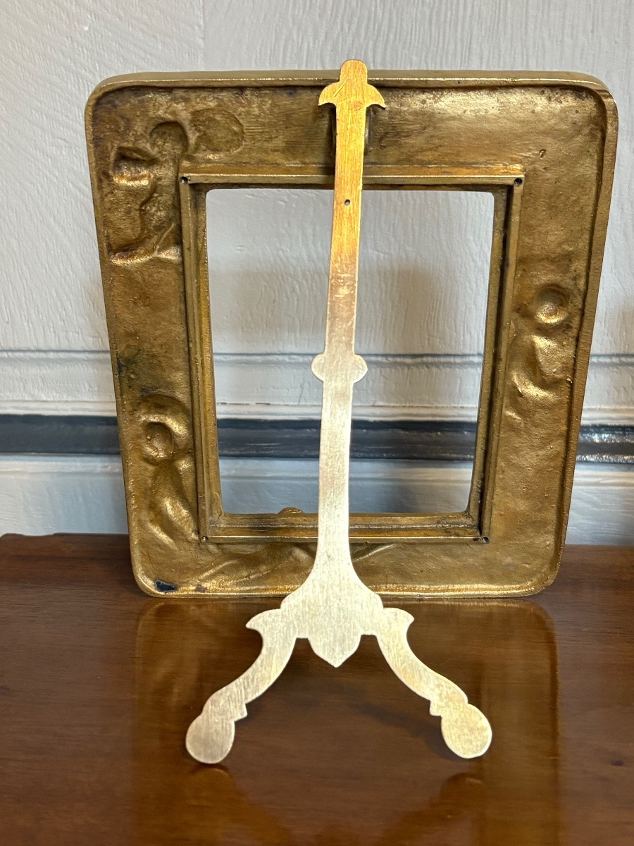 Paire de cadres en bronze doré à décor de chérubins -photo-4