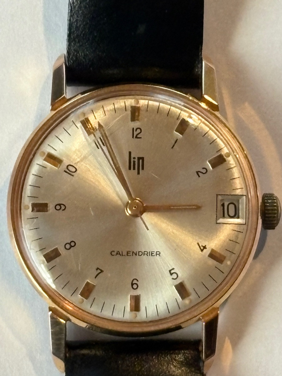 Lip Calendar Wristwatch -photo-1
