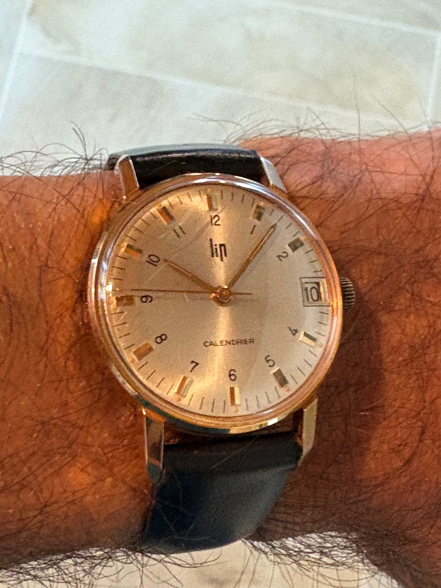 Lip Calendar Wristwatch 