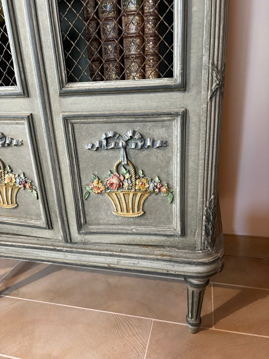 Petite vitrine de style Louis XVI en bois laqué -photo-1