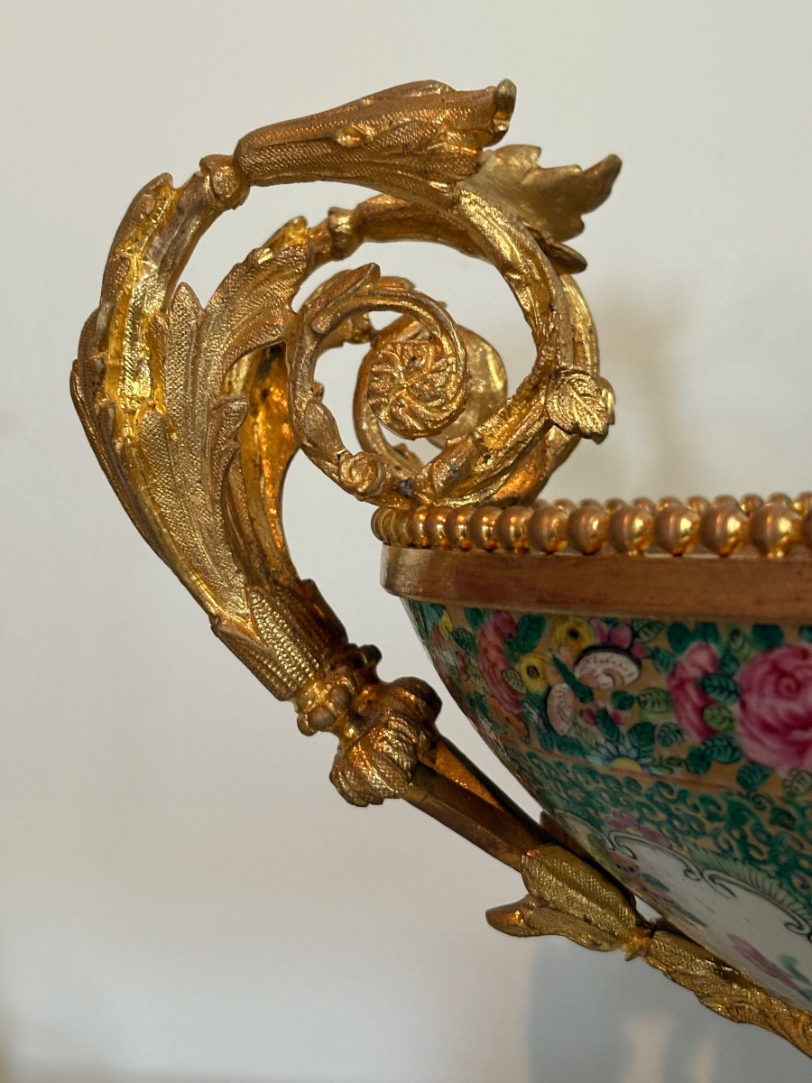 Grande coupe en porcelaine de Canton sur monture bronze doré -photo-1