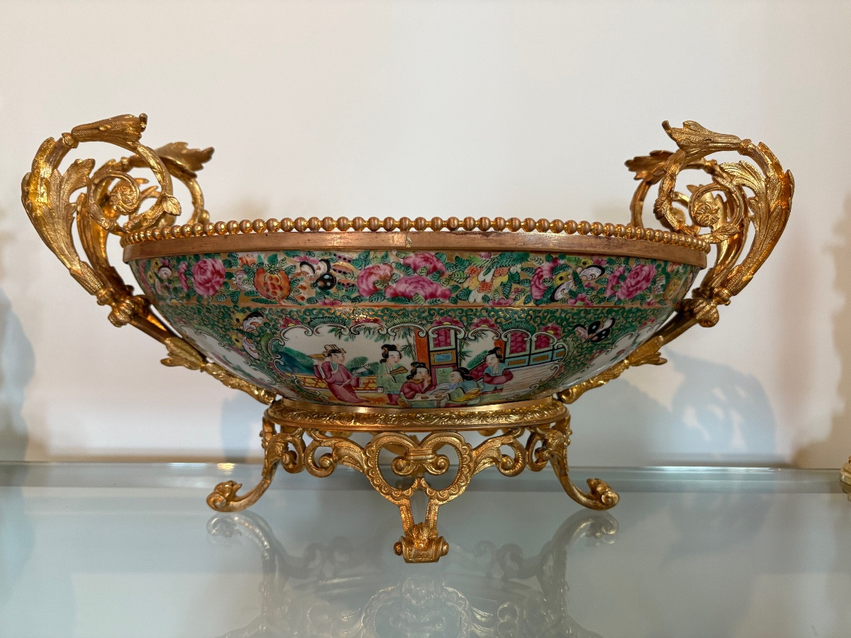 Grande coupe en porcelaine de Canton sur monture bronze doré 