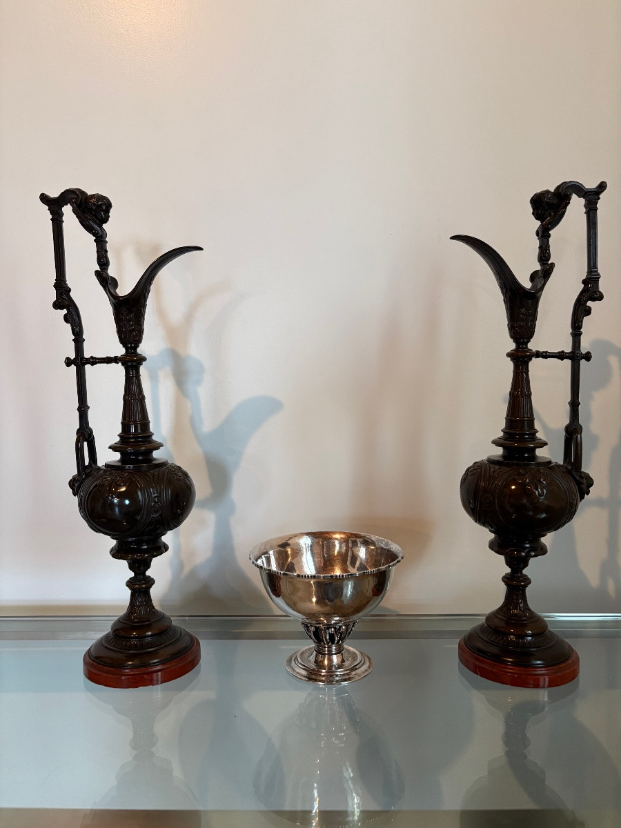 Paire d’ aiguières en bronze style Renaissance 