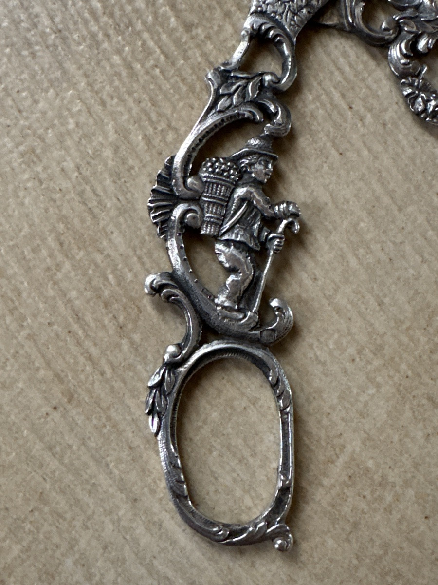 Silver Grape Scissors Decorated With Grape Harvesters -photo-2