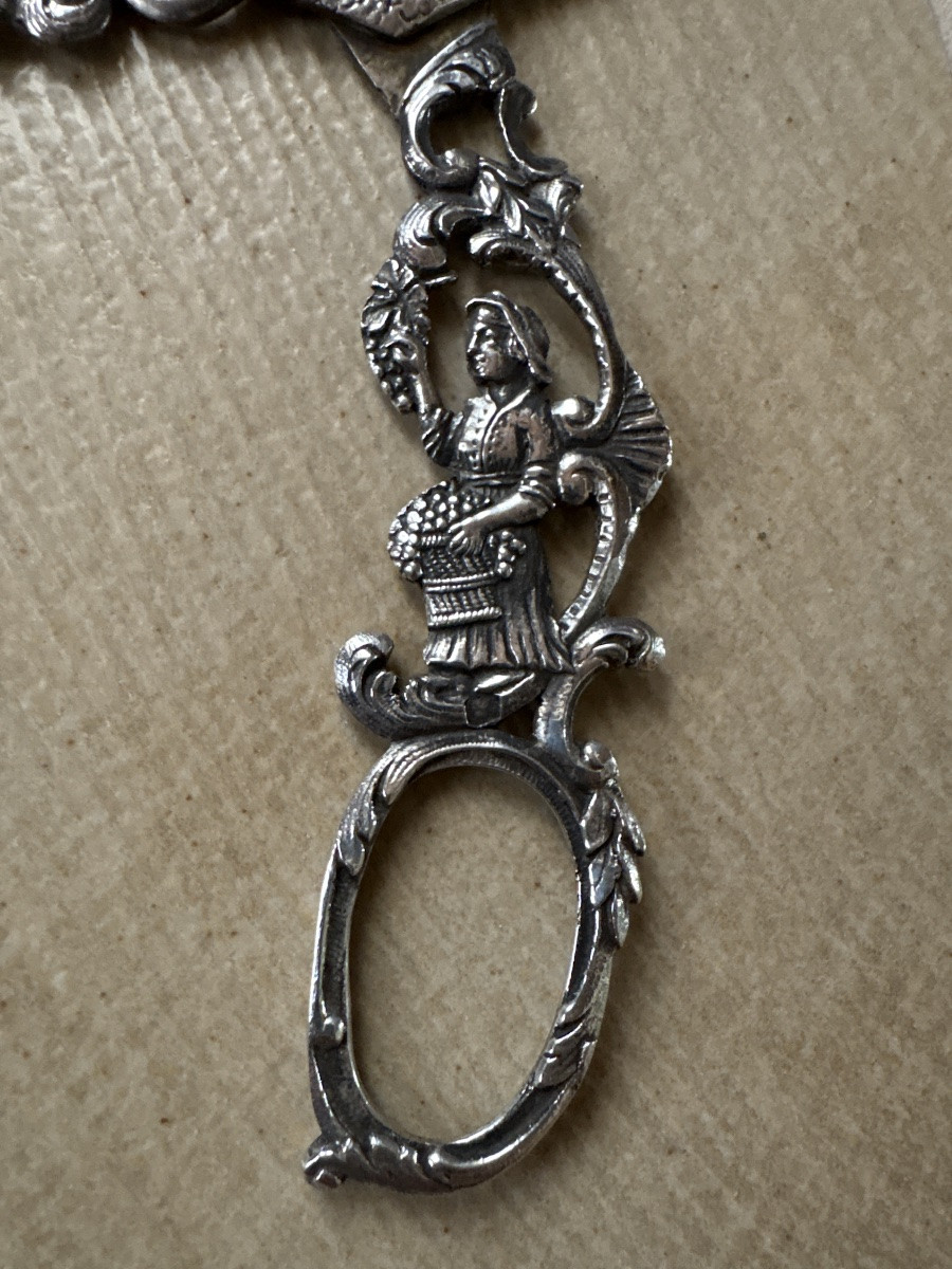 Silver Grape Scissors Decorated With Grape Harvesters -photo-3
