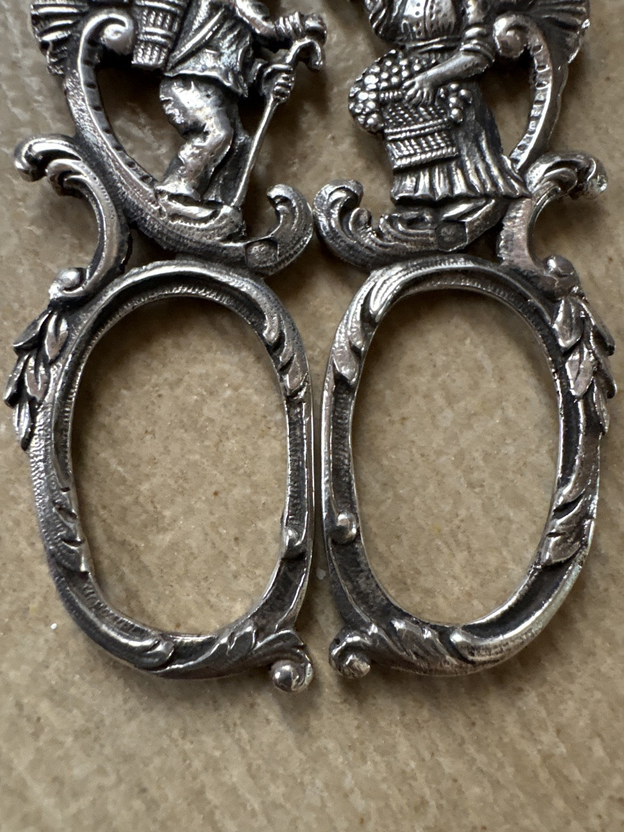 Silver Grape Scissors Decorated With Grape Harvesters -photo-1