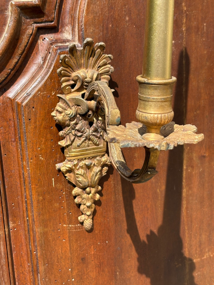 Paire d’appliques XVIIIe en bronze au C couronné -photo-2