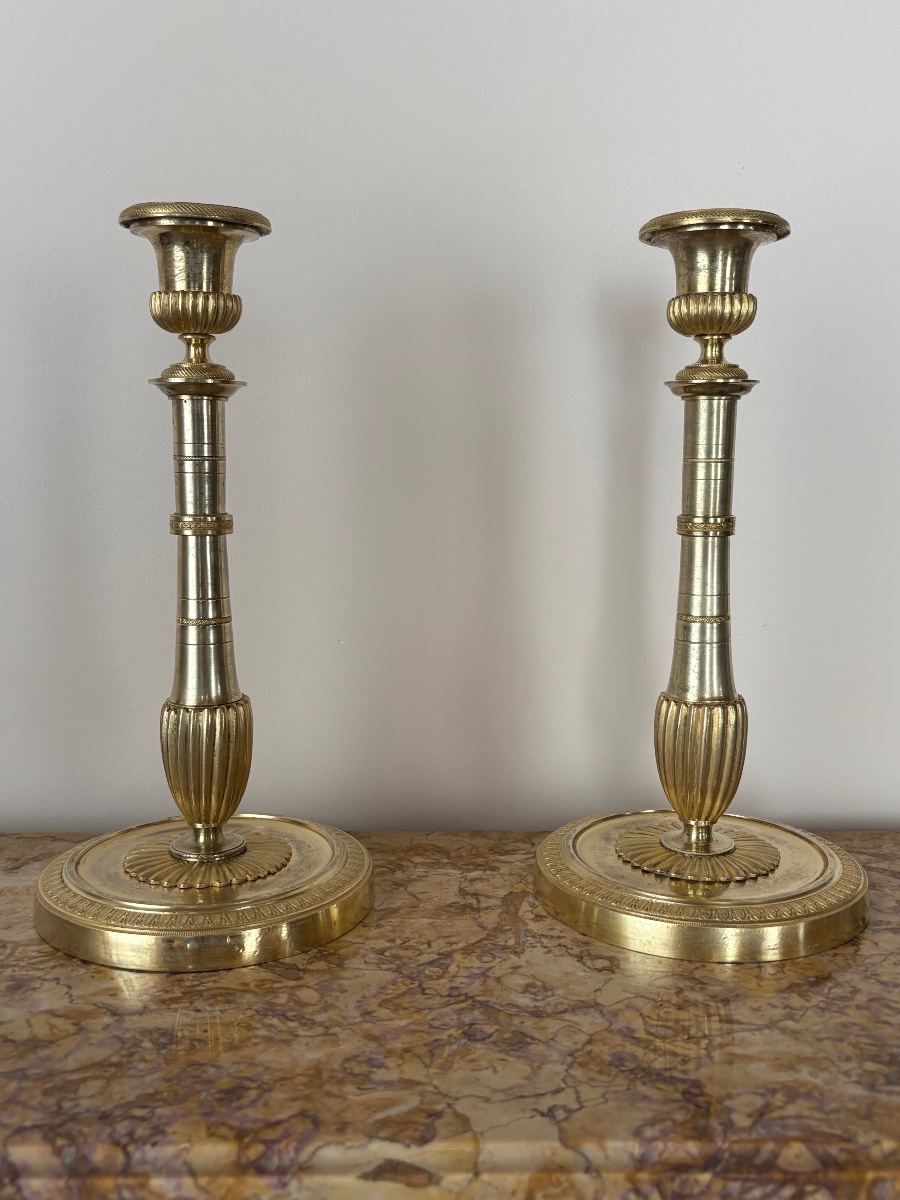 Paire de grands bougeoirs Empire Ravrio