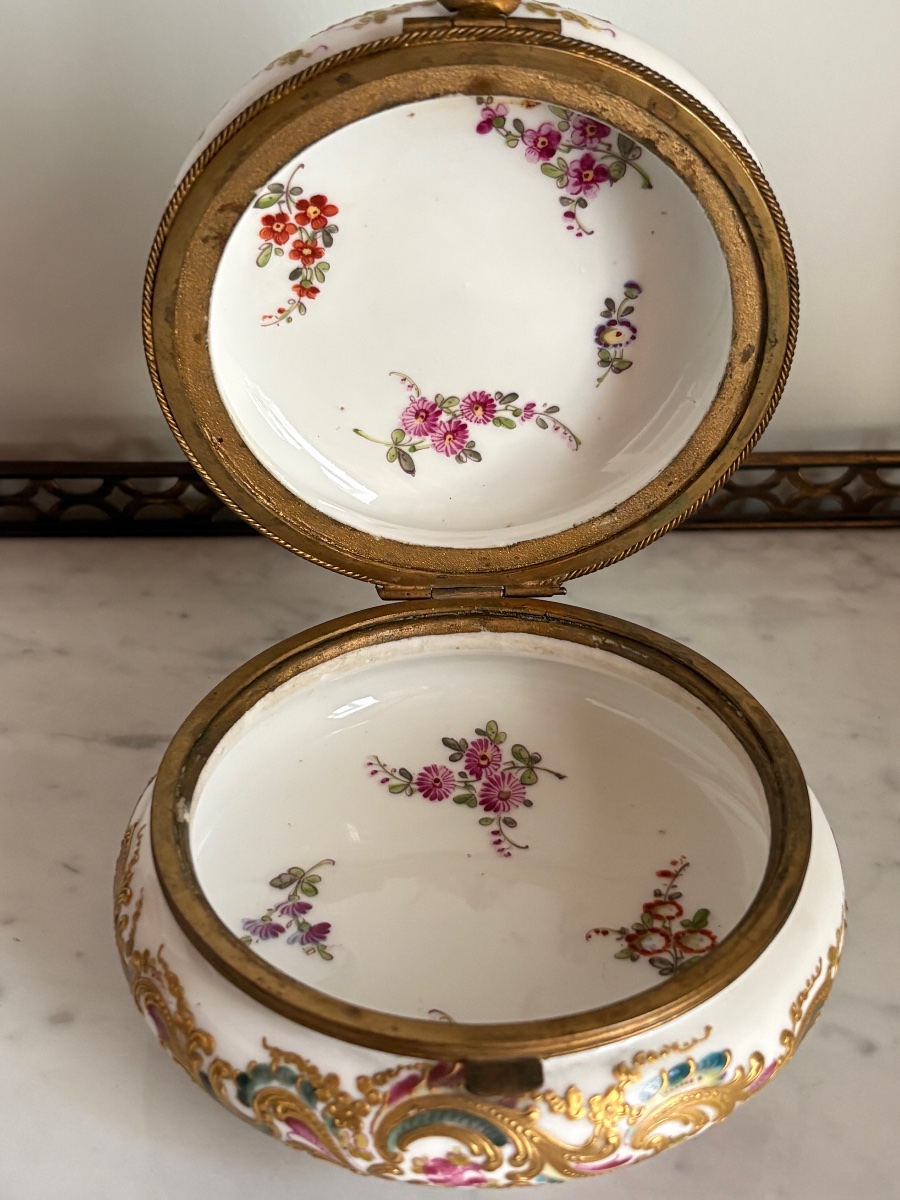 Coffret en porcelaine de la manufacture impériale de Sèvres -photo-3
