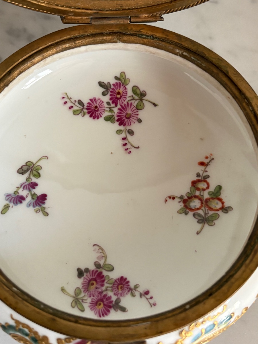 Coffret en porcelaine de la manufacture impériale de Sèvres -photo-4