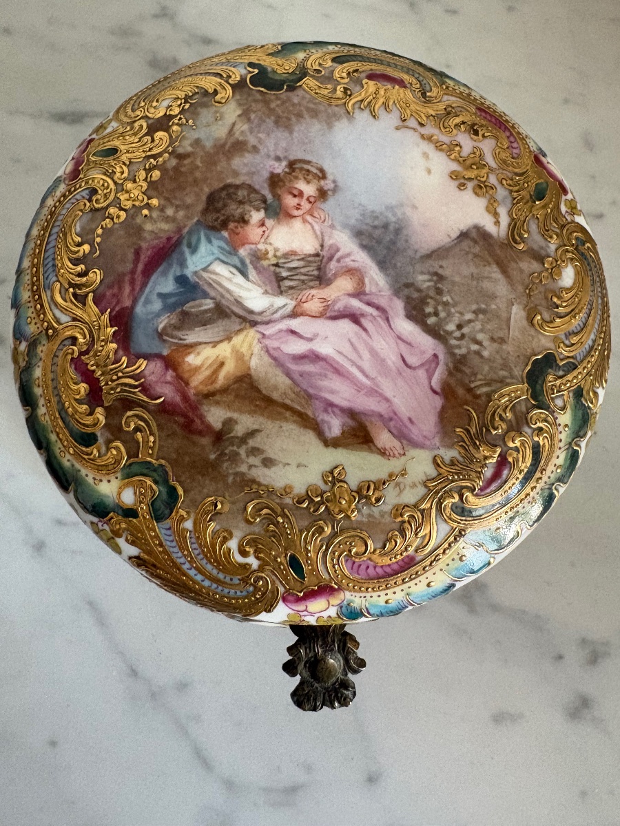 Coffret en porcelaine de la manufacture impériale de Sèvres 