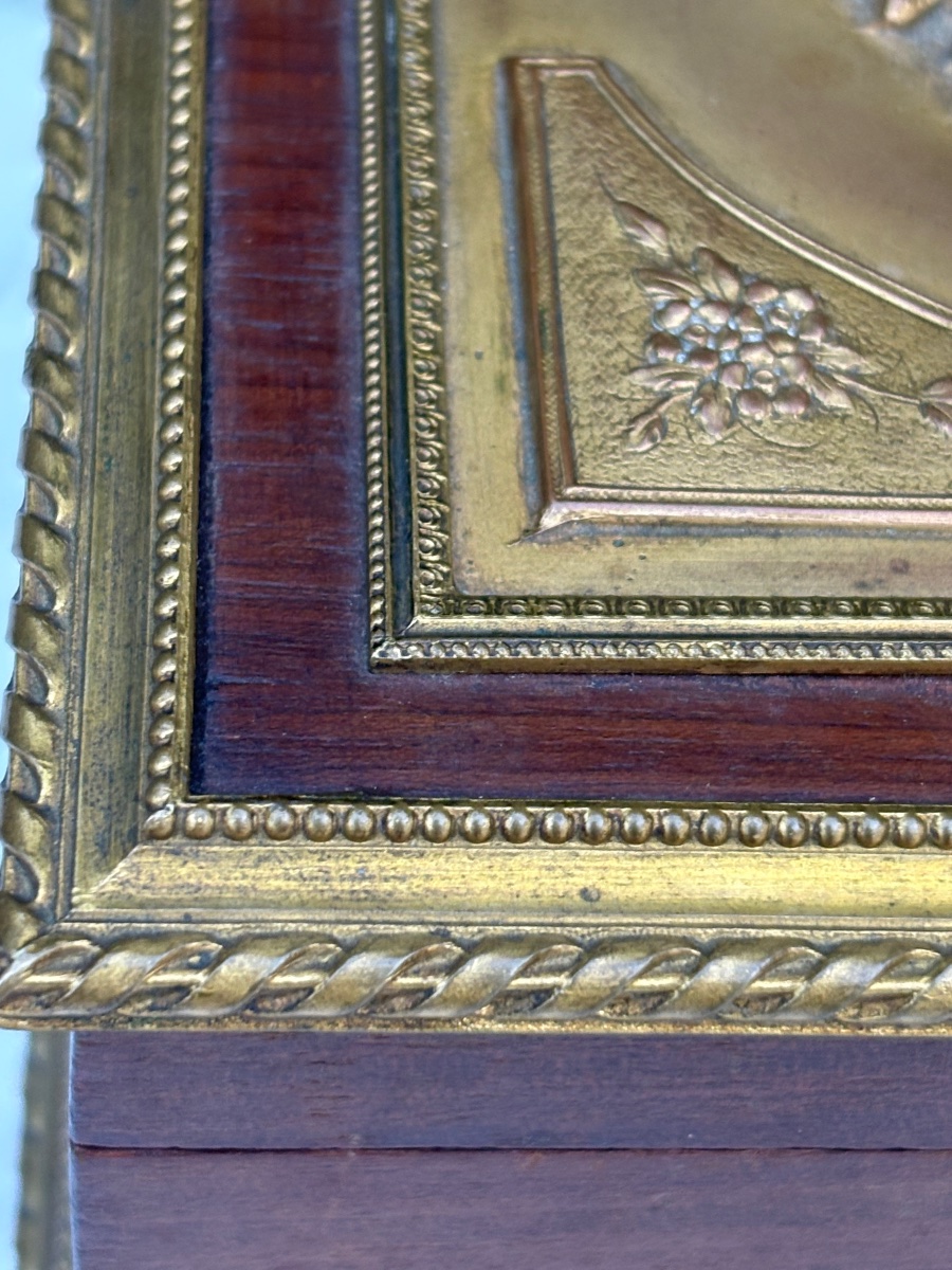 Louis XVI-style Box Set In Gilded Bronze And Mahogany -photo-3