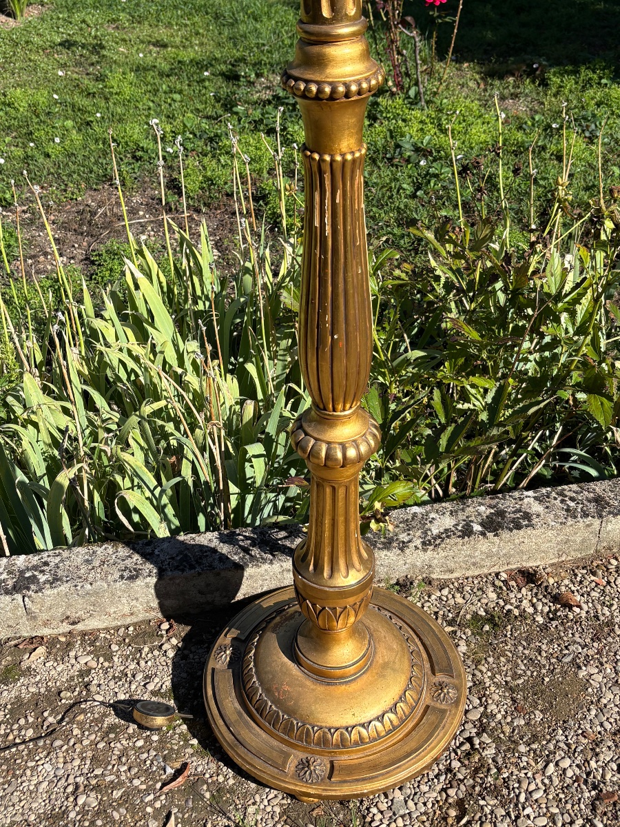 Lampadaire style Louis XVI en bois sculpté doré à la feuille d’or -photo-4