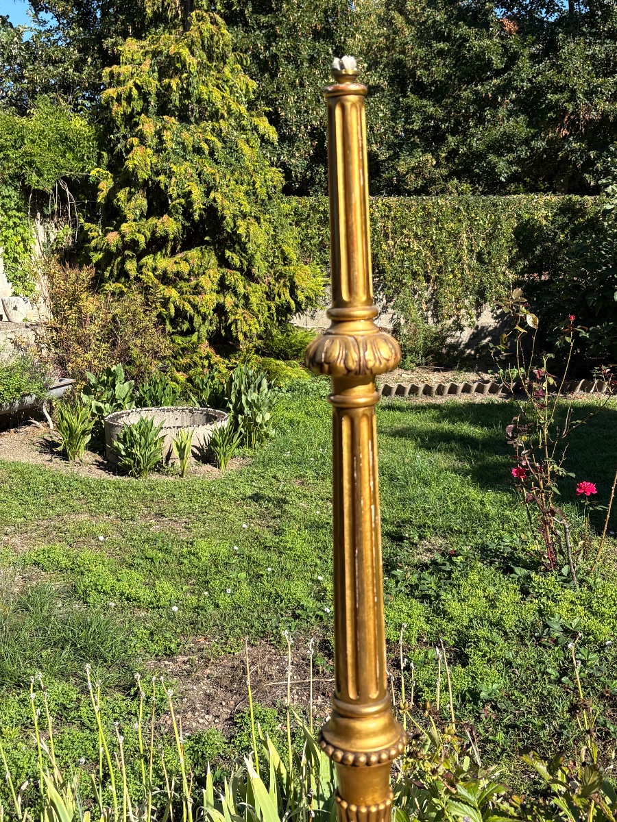 Lampadaire style Louis XVI en bois sculpté doré à la feuille d’or -photo-1