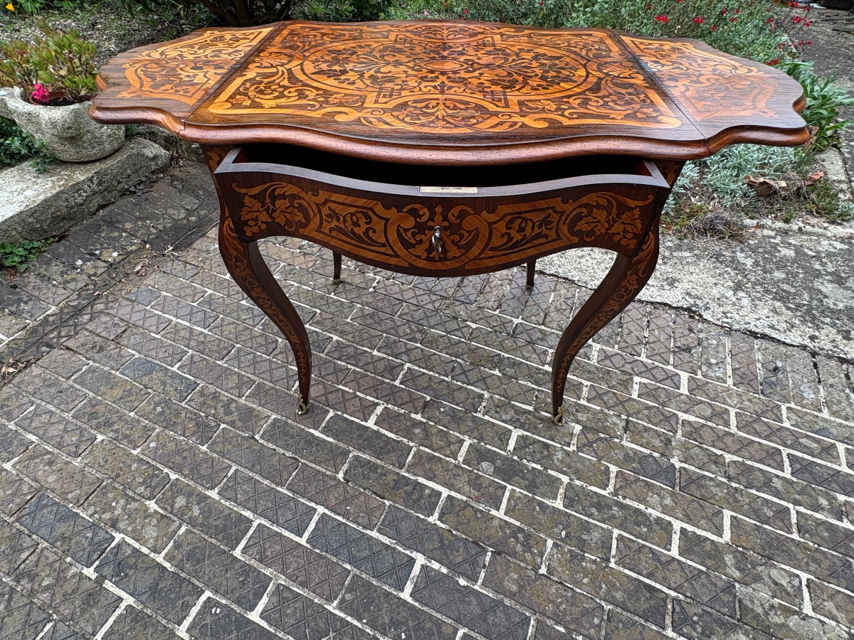 Table Louis XV marqueterie de pampres de vignes 