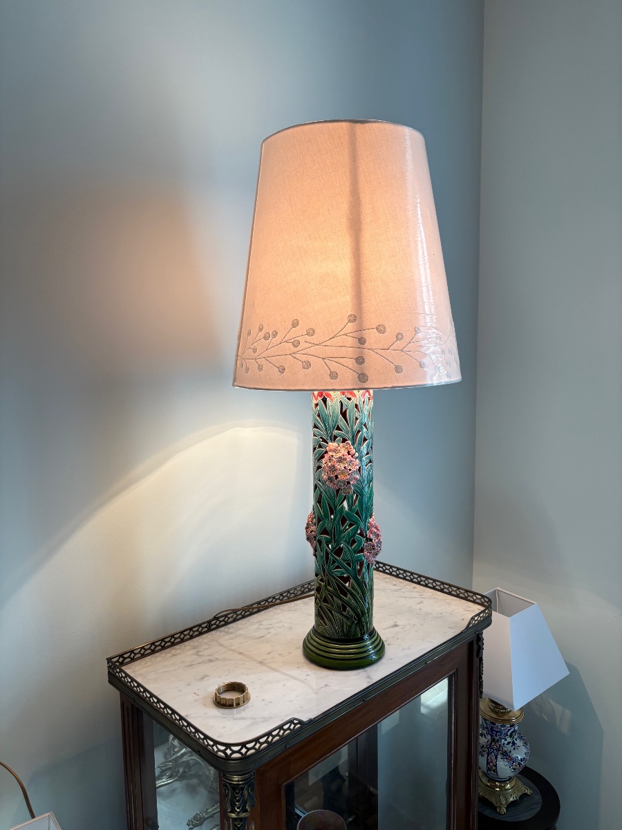 Lampe Art Nouveau en faïence barbotine Sarreguemines 