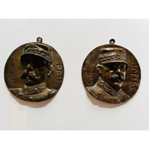 Paire de médaillons en bronze des généraux Foch et Pau