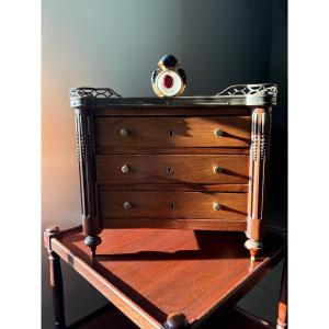 Commode de maîtrise Louis XVI