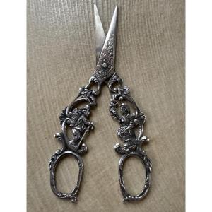 Silver Grape Scissors Decorated With Grape Harvesters