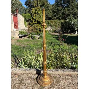 Lampadaire style Louis XVI en bois sculpté doré à la feuille d’or 