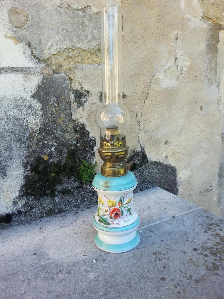 Oil Lamp. Porcelain. 19th