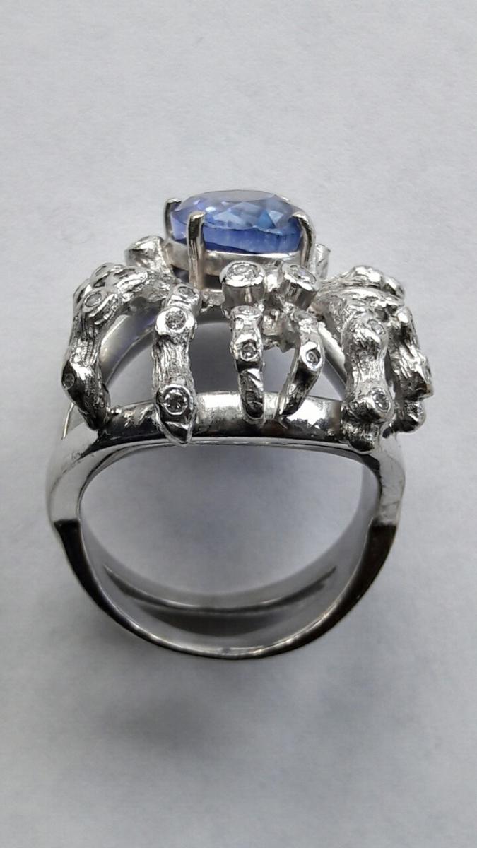 Ring. Sapphire. Diamonds. White Gold.-photo-2