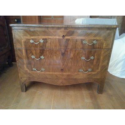 Commode. Placage Noyer. 18ème