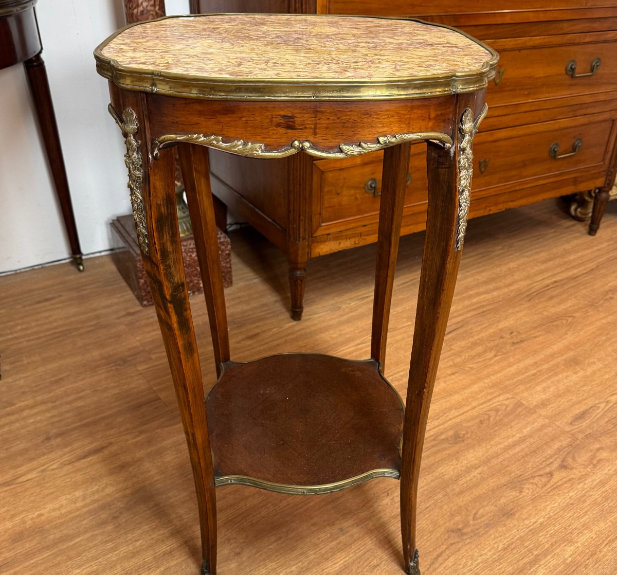 Guéridon ou table d'appoint de style Louis XV