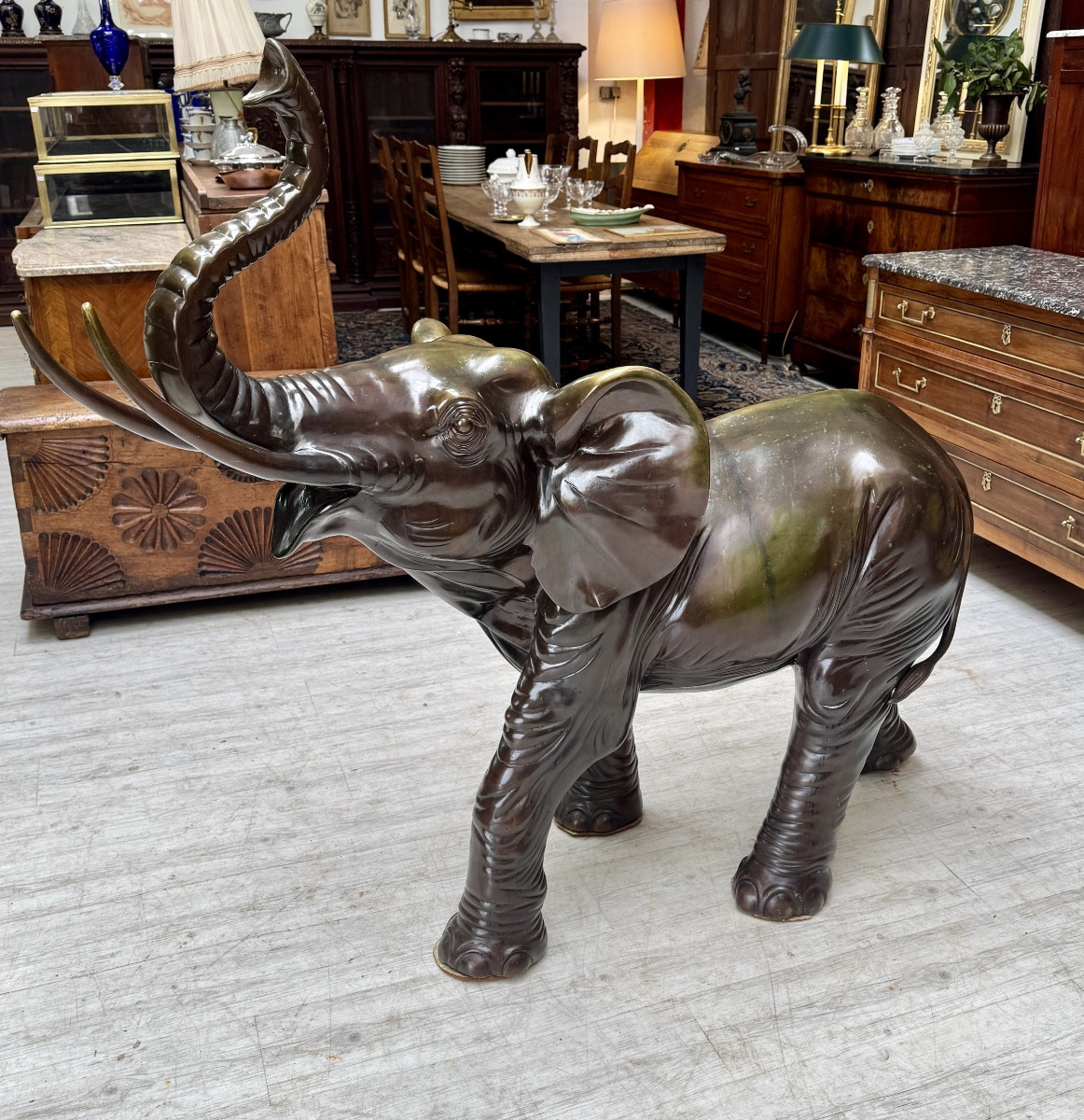 Grand Éléphant en Bronze signé Stuart