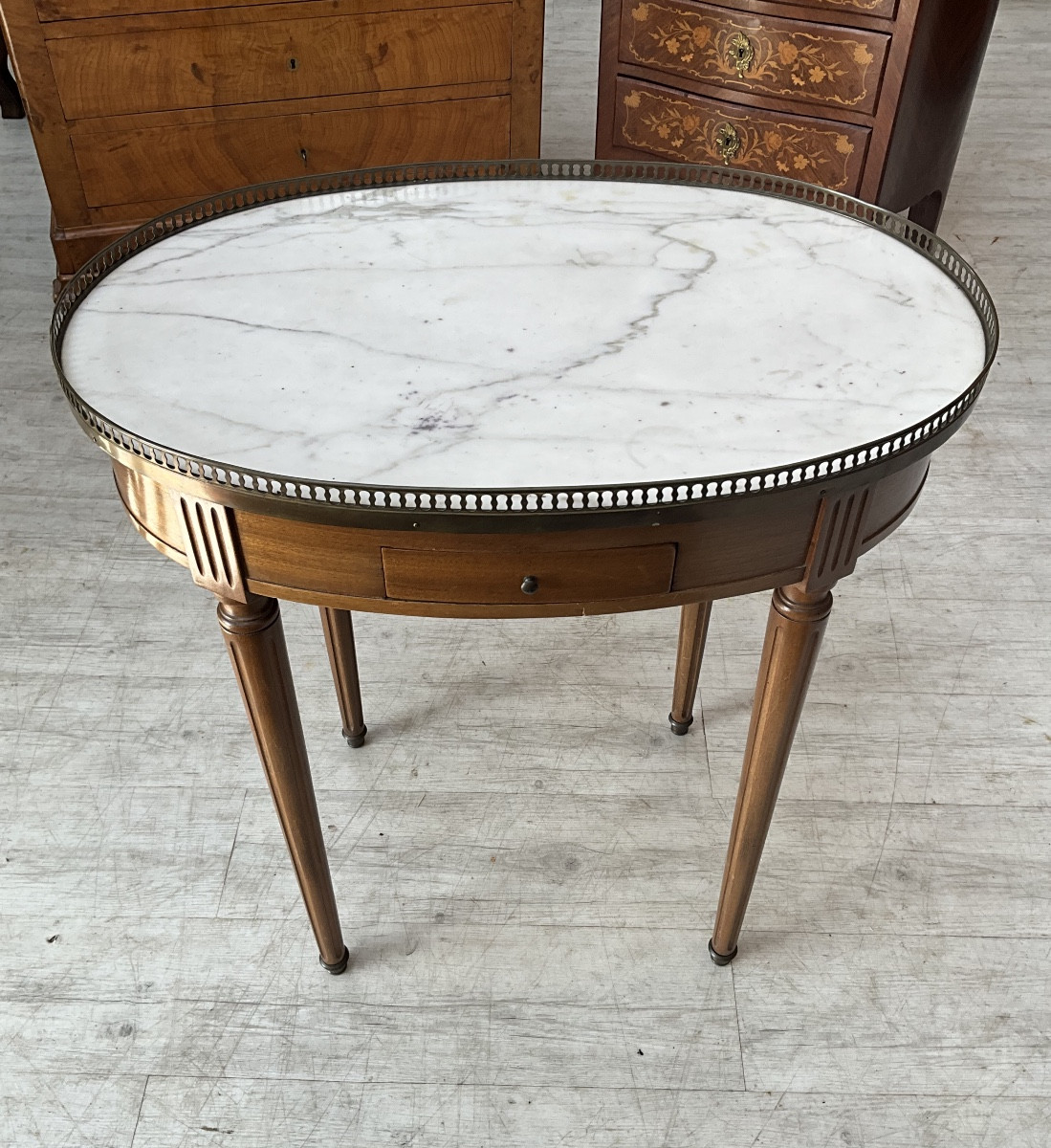 Table d'appoint style Louis XVI