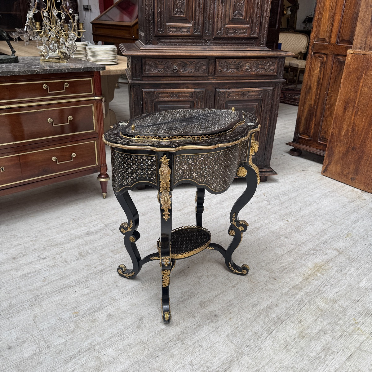 Napoleon III Planter-photo-3