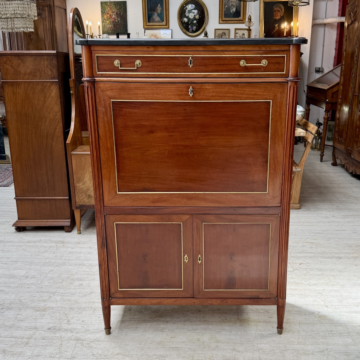 Louis XVI Secretary