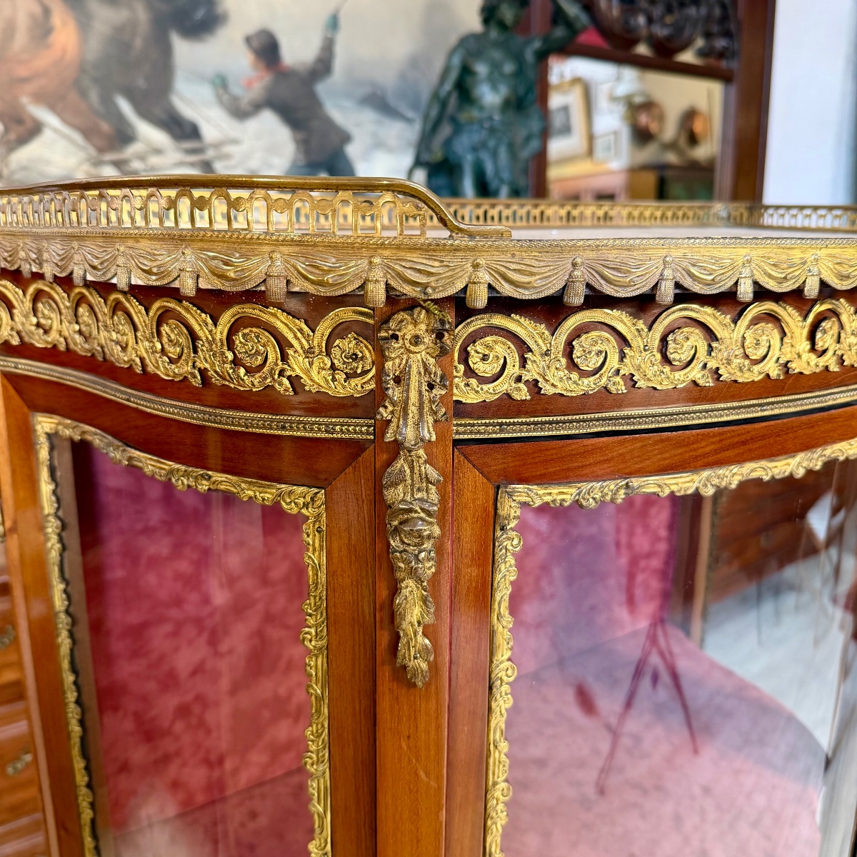 Louis XV-style Display Case-photo-4