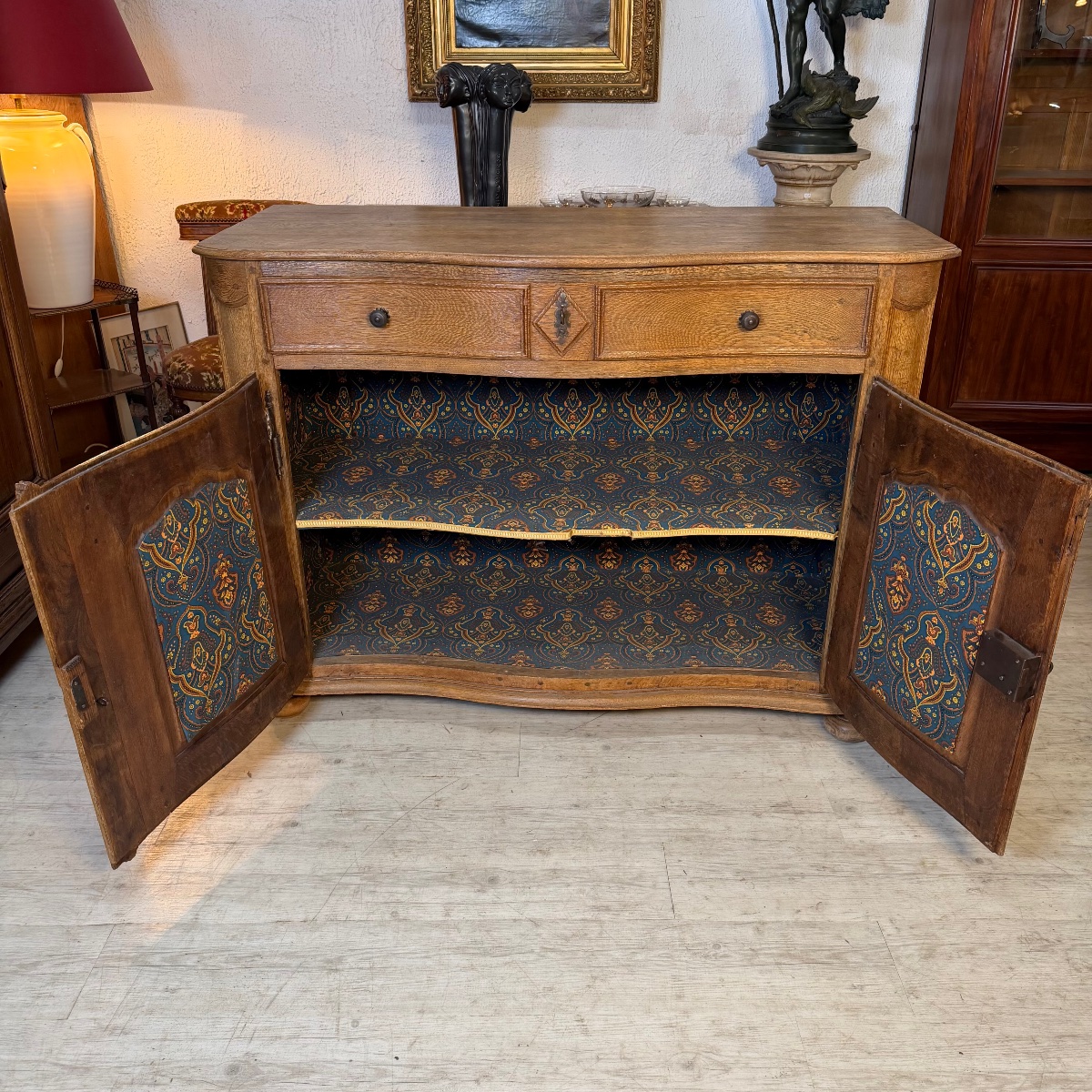 Early 18th-century Paneled Sideboard-photo-1