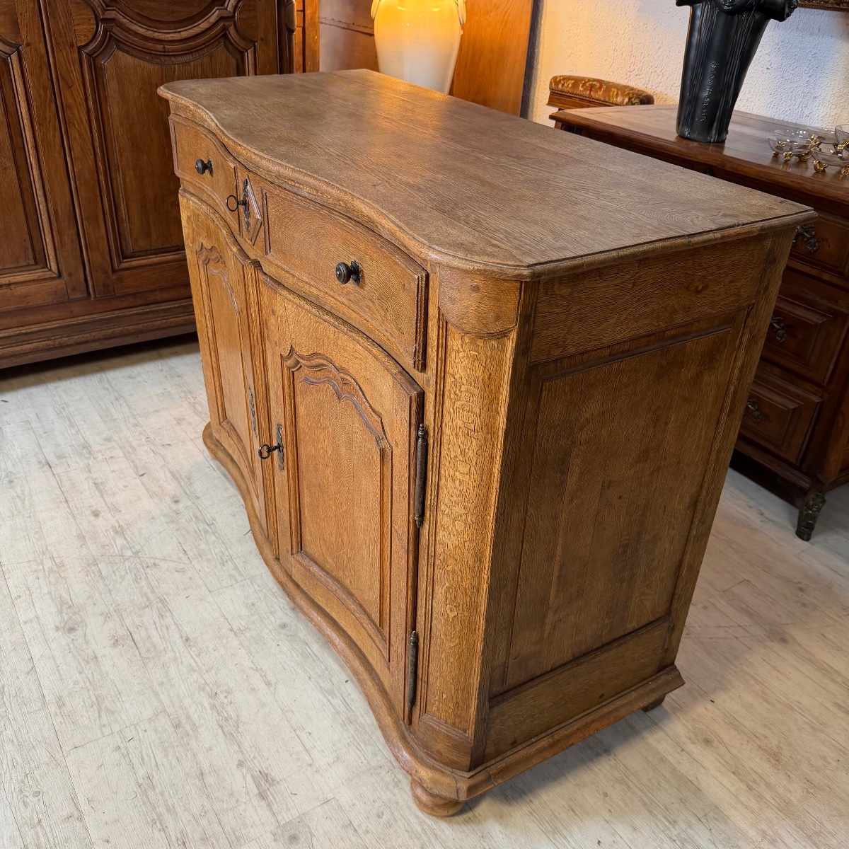 Early 18th-century Paneled Sideboard-photo-2
