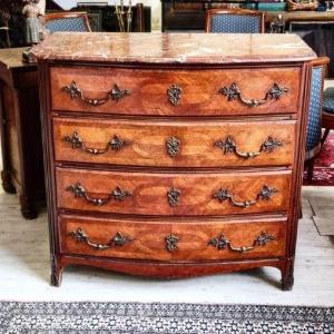 Commode De Style Louis XIV