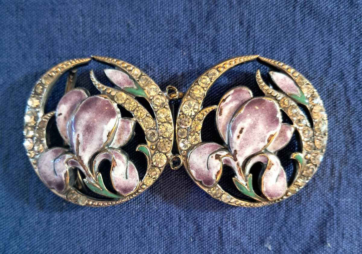 PIEL FRERES, Boucle de ceinture à décor d'iris, métal, émail et strass, ART NOUVEAU