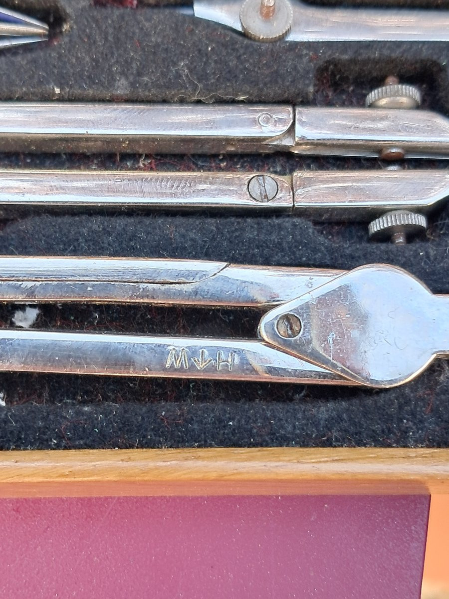 ancienne boite de compas pour la marine anglaise (British Broad Arrow symbol, royal navy)-photo-1