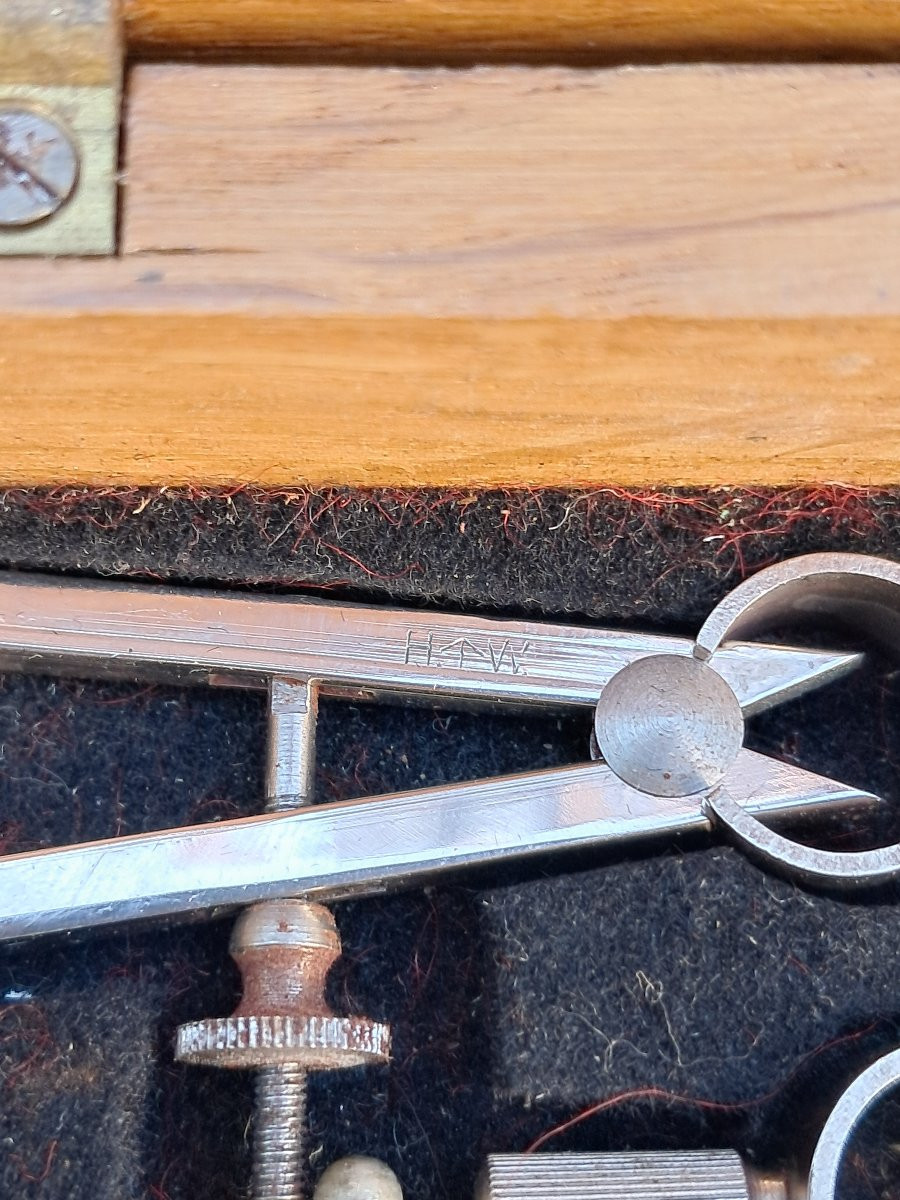 ancienne boite de compas pour la marine anglaise (British Broad Arrow symbol, royal navy)-photo-2